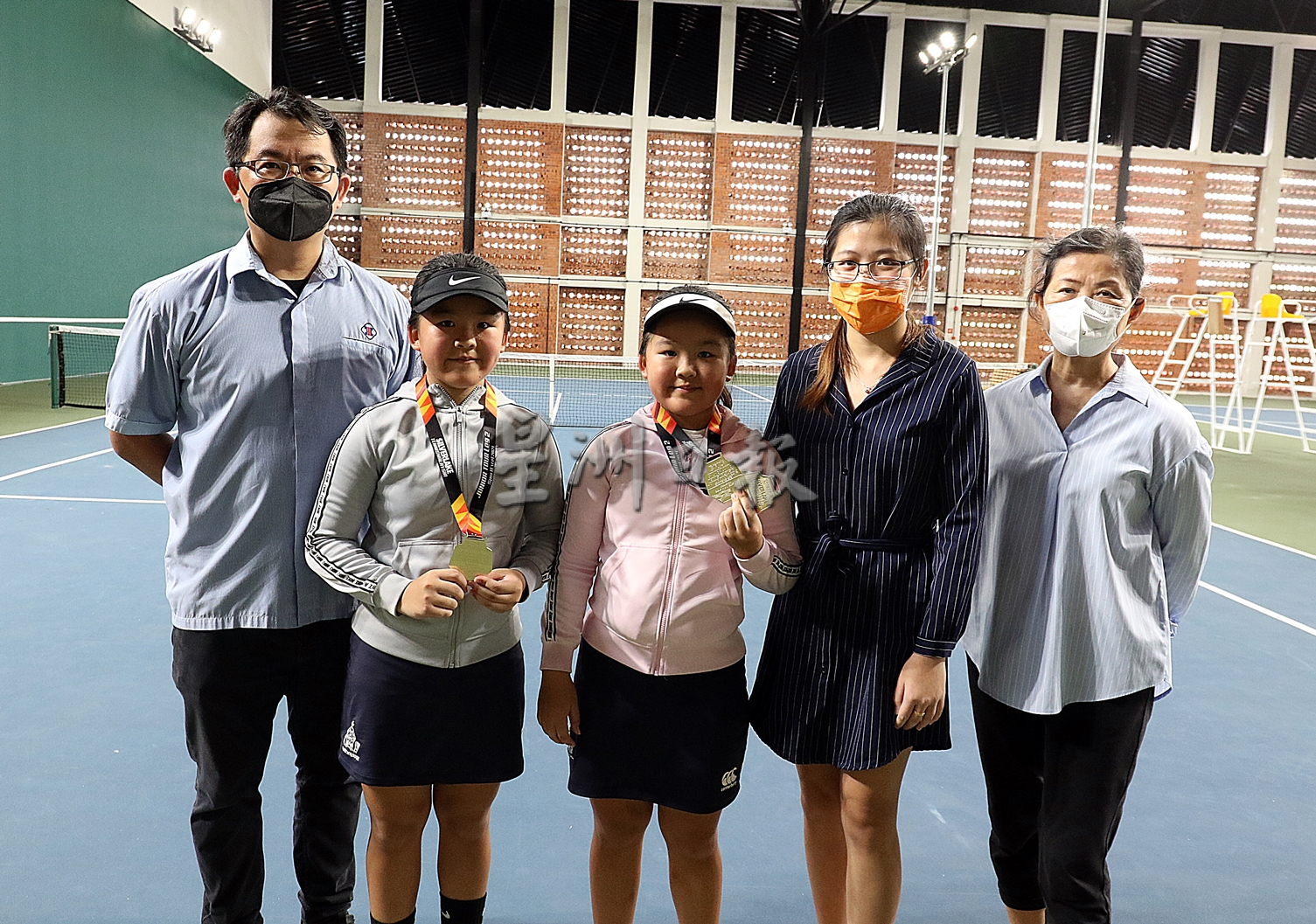 柔：【特稿】：双胞胎姐妹花夺全国女子网球双打冠军，盼未来在国际赛事为国争光