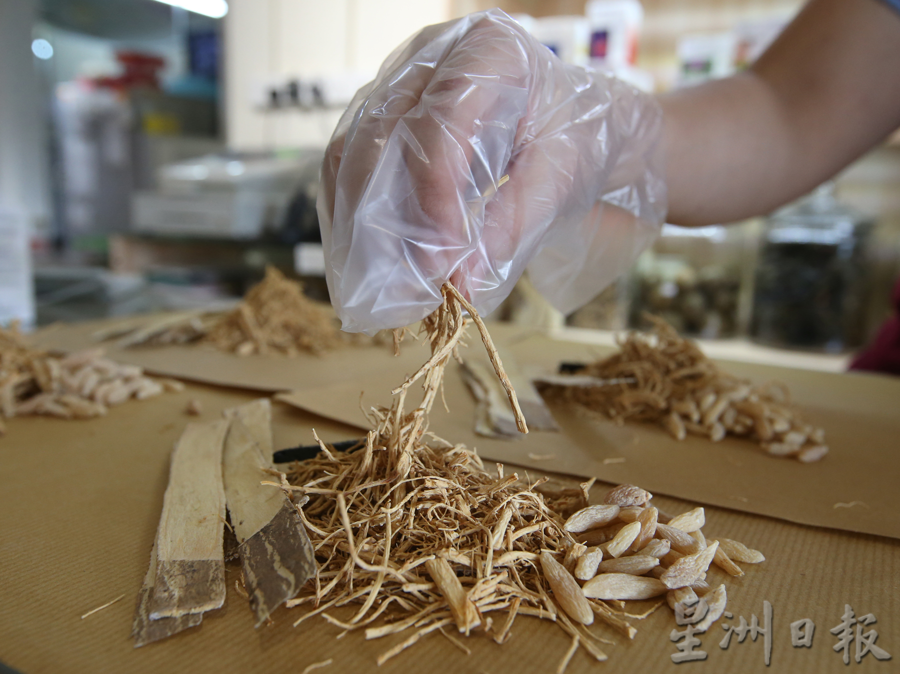 柔：【特稿】：疫情影响供应需求　马币疲弱  中药价格翻倍涨 