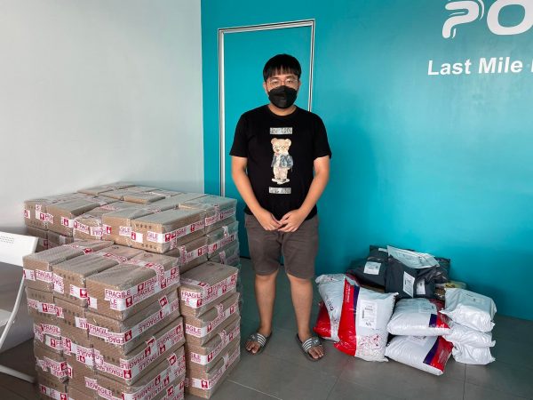 柔：【特稿】：疫情期间小型电商增，带动銮物流业发展