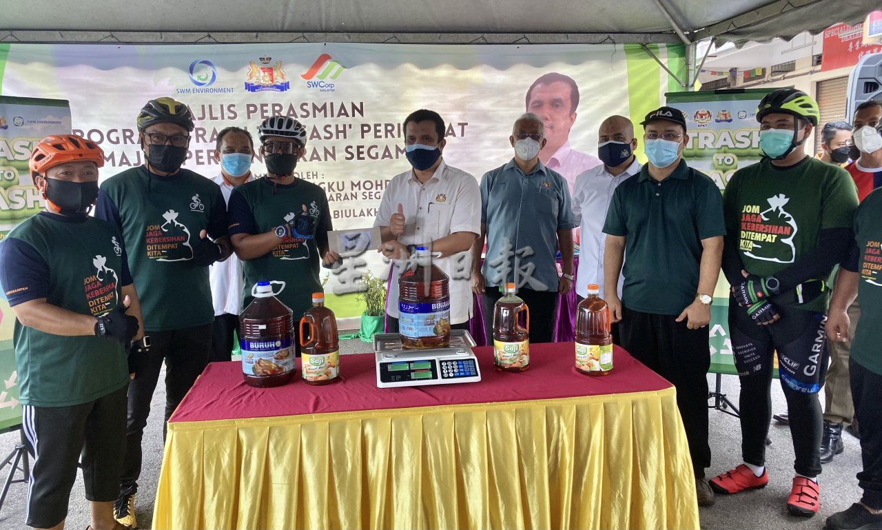 柔:【特稿】:MPS委废置食用油回收商,回收商:昔县回收量料可增至每月8吨