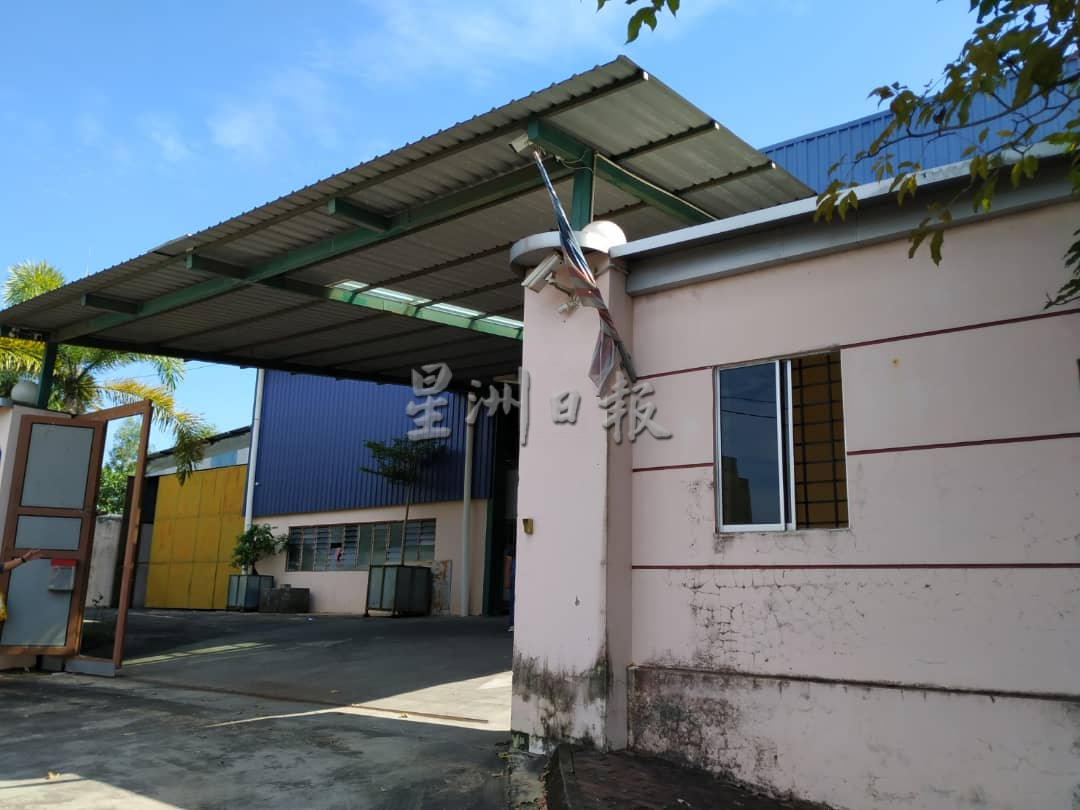 柔：假酒制造厂营业半年，警方捕一男，充公总值374万令吉假酒