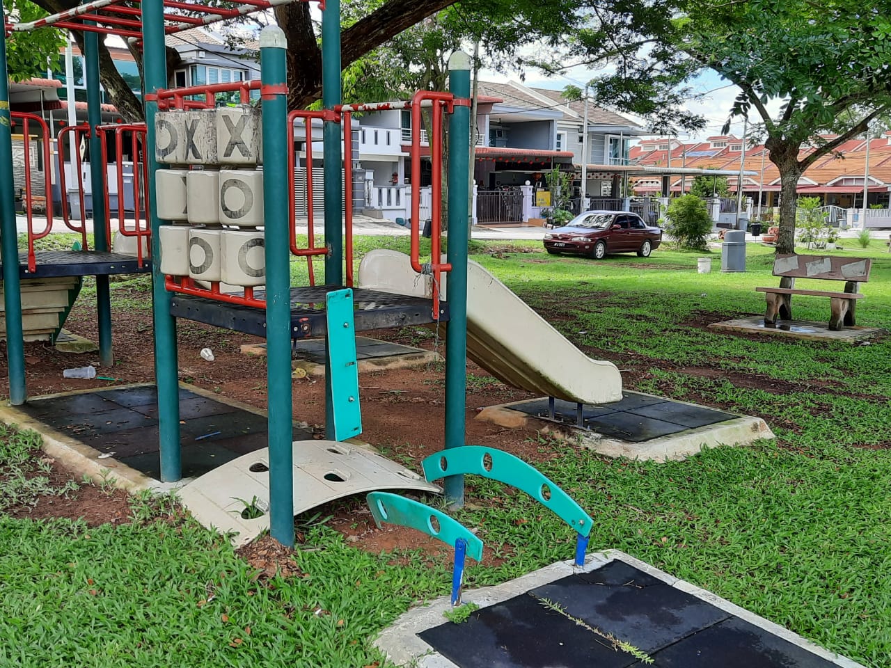 柔:公园凉亭变危亭,居民受促远离