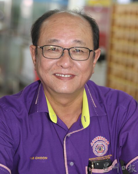 柔：封面【特稿】：暂不起价免失客源  业者:吸纳成本 苦撑      