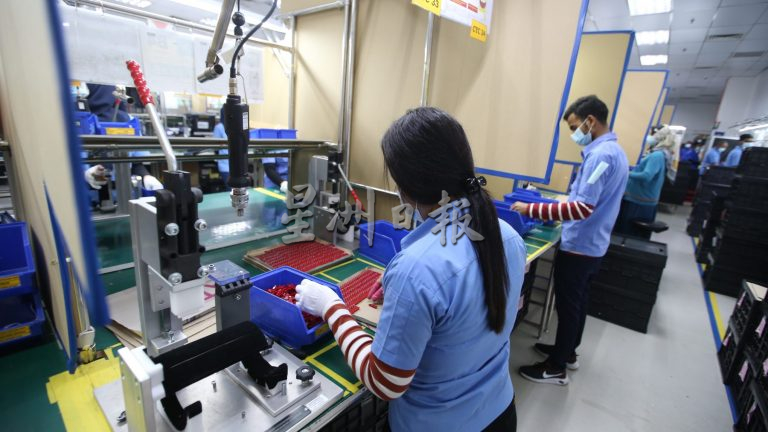 柔:州议会:莫哈末依扎:柔上半年吸资逾65亿 创造7860工作机会