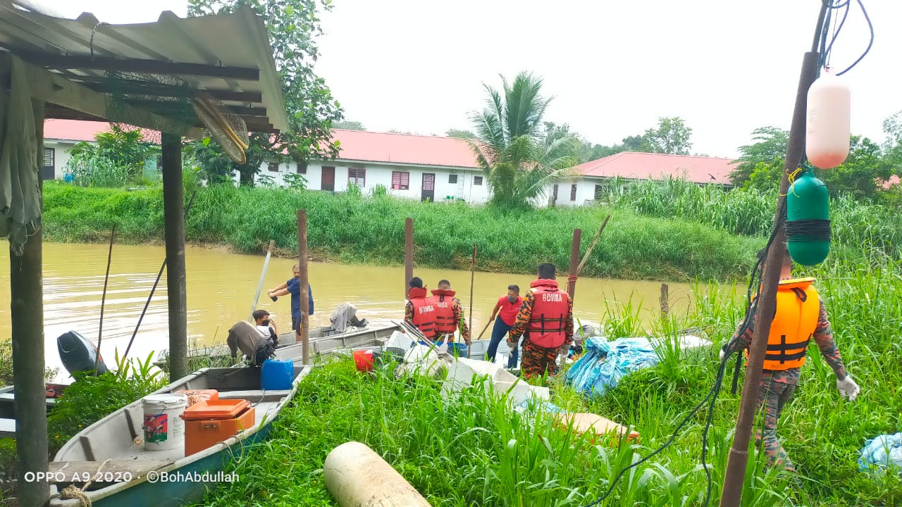 柔:新闻:40余岁男子身躯卡河边树木毙命