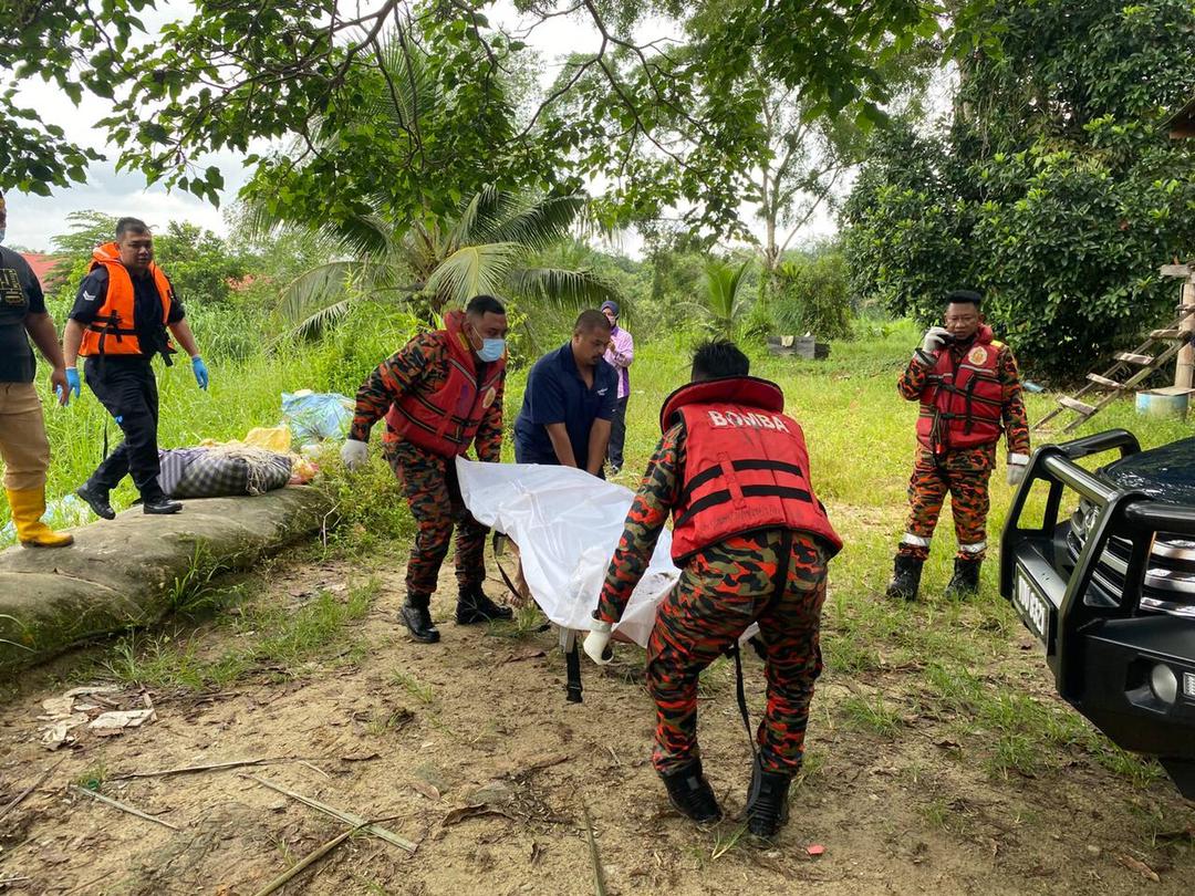 柔:新闻:40余岁男子身躯卡河边树木毙命