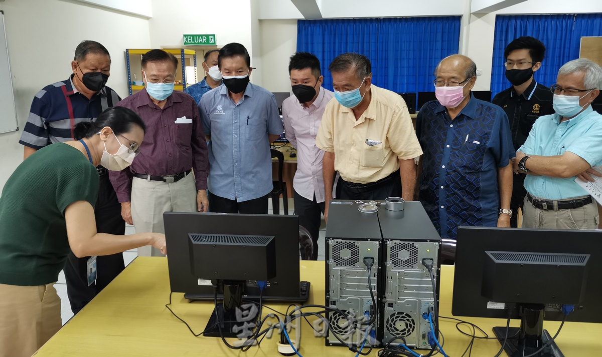 柔:新闻:古来宽中1381新生应考 录下考试过程方便回看追踪