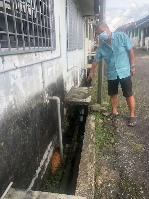 柔:新闻:后巷水沟坍塌没人理,恐蛇鼠藏身扰民