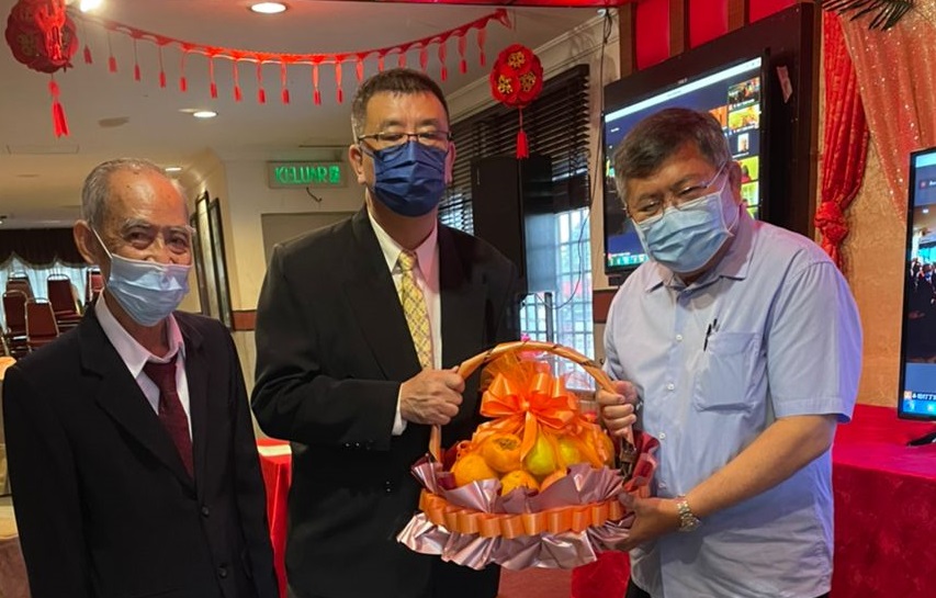 柔：新闻：哥打丁宜潮州会馆实体及线上办理事就职礼