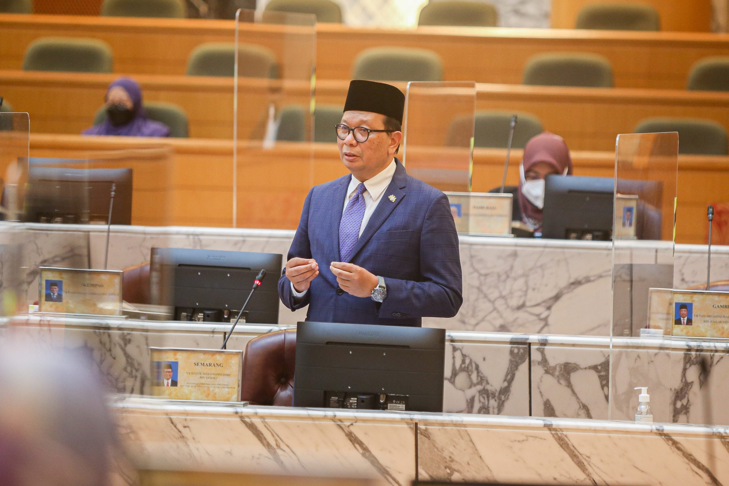 柔:新闻:州议会:三苏巴里:进口活牲畜逾9002万 柔畜牧业不足应付所需