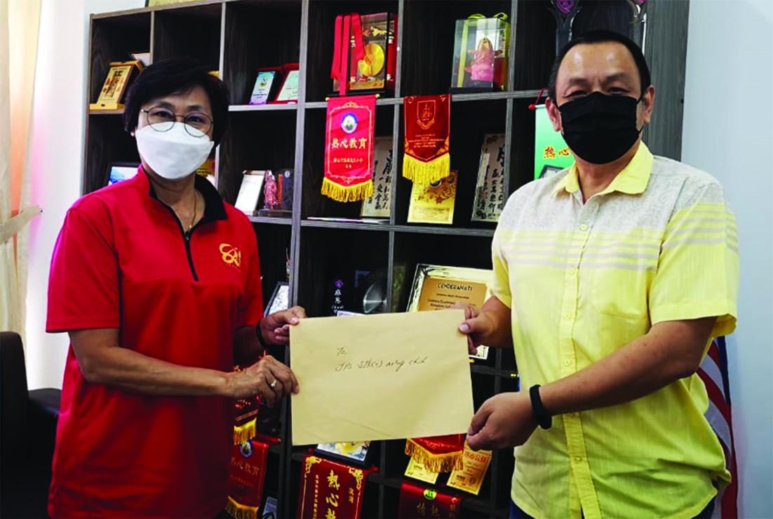 柔:新闻:林吉祥拨1万令吉给依斯干达公主城浩然山庄明智华小