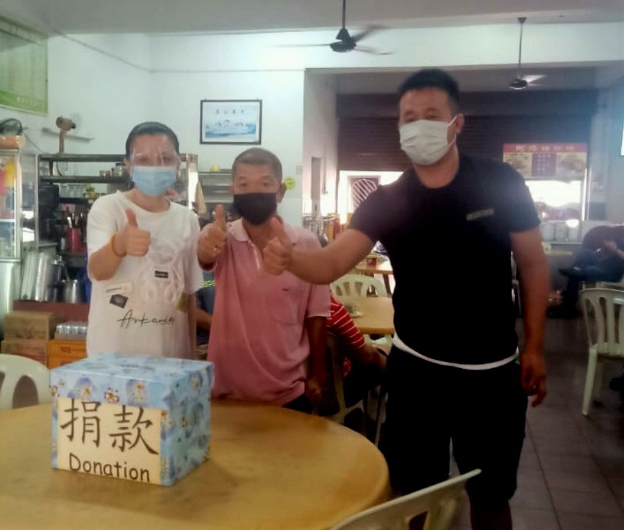 柔:新闻:武吉甘蜜善心人士举办义卖会,为贫困家庭筹得3839令吉