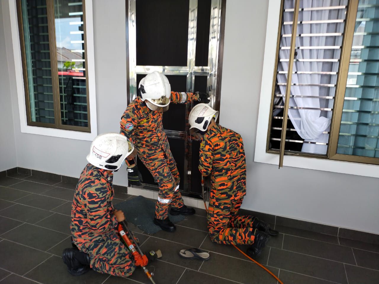 柔：新闻：男子住处不省人事，友人召消防拯局救援