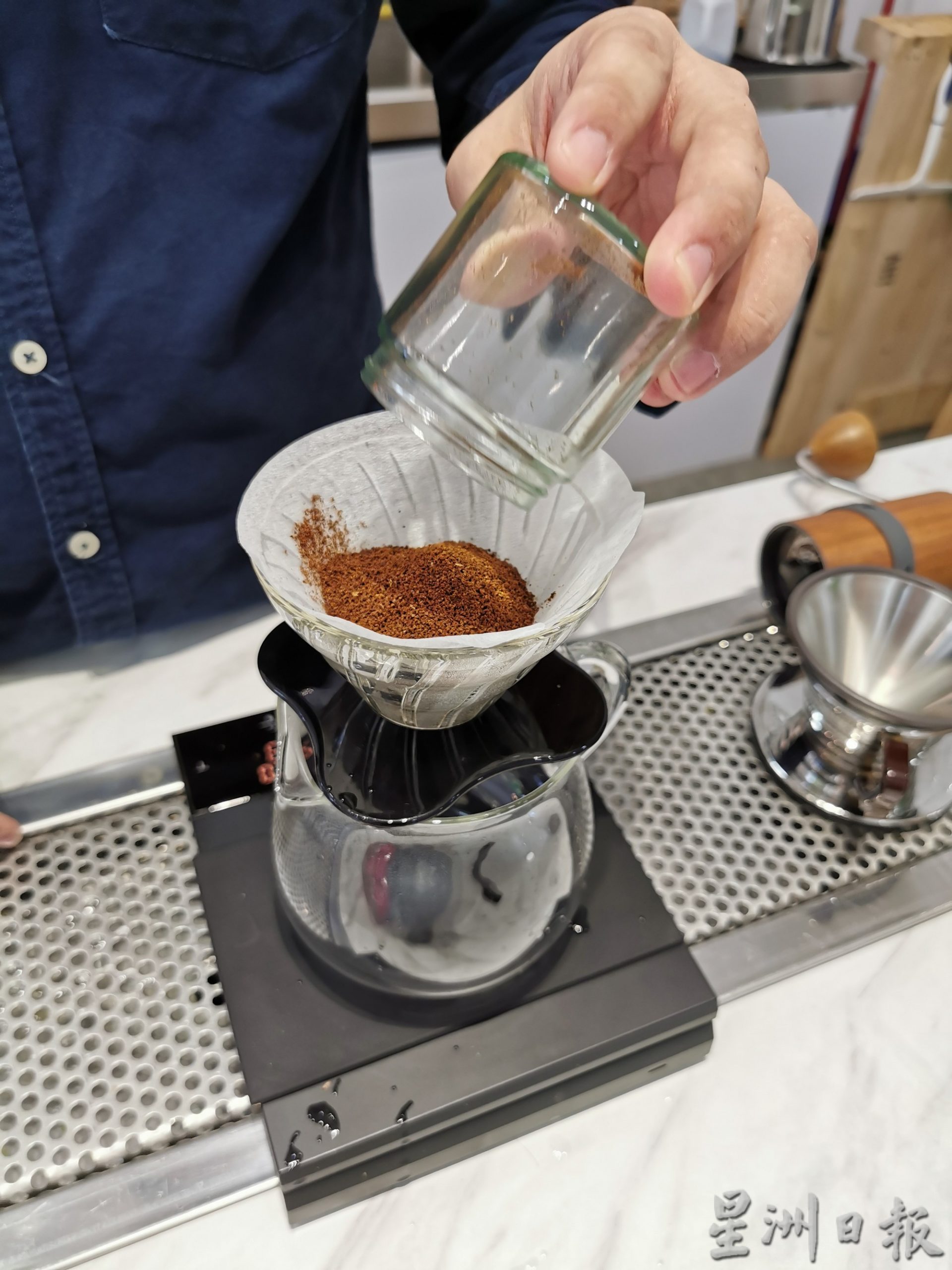  柔：时尚记事簿（11月6日见报）：在家冲泡一杯精致香醇的手冲咖啡