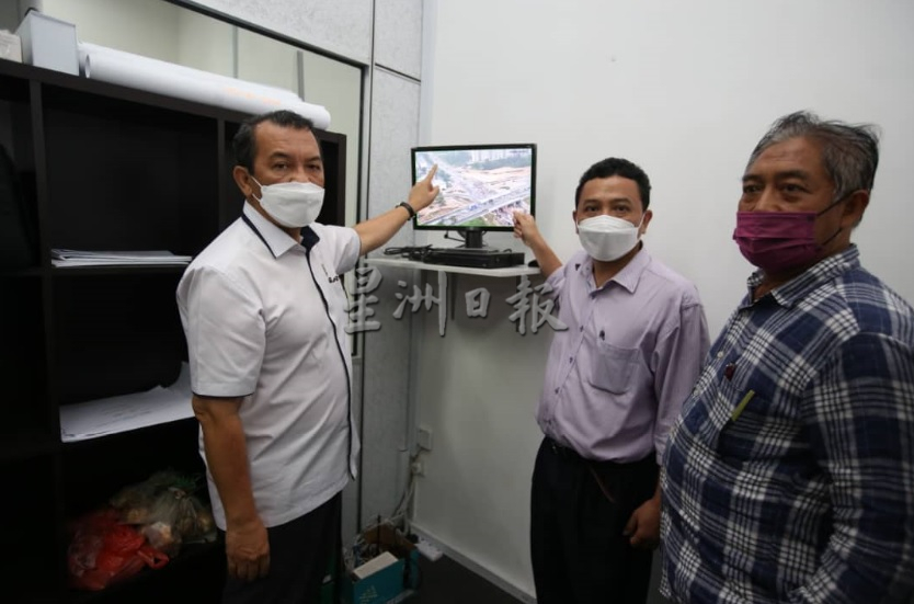 柔:**显刊**:莫哈末索里翰:耗资近4000万甘拔士交通枢纽工程进展顺利,预计明年9月14日竣工