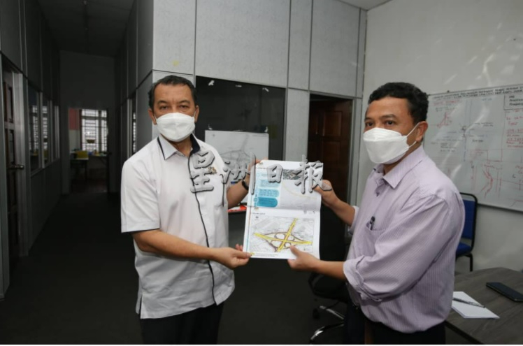 柔:**显刊**:莫哈末索里翰:耗资近4000万甘拔士交通枢纽工程进展顺利,预计明年9月14日竣工