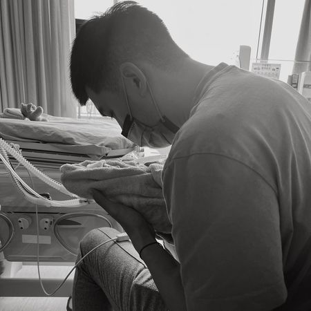 毛加恩痛失刚出生4天女儿 取名毛羽飞相约天堂见