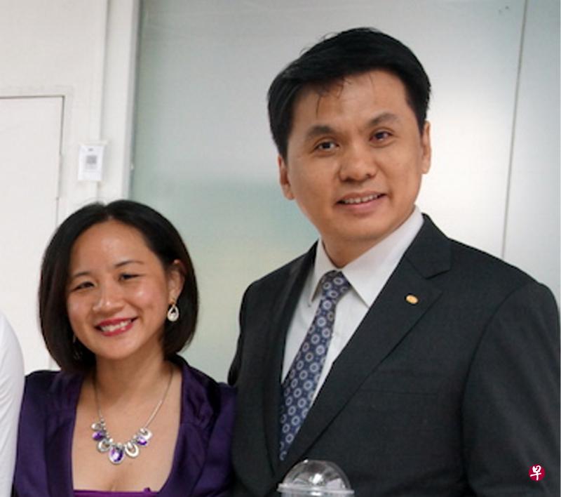 涉鼓动他人“打爆”政府部门热线 落网男女是反疫苗组织负责人