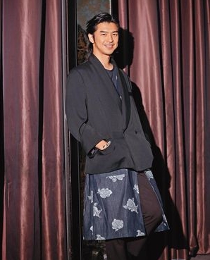 深夜亲密醉搂郭雪芙 陈柏霖避谈9年女友