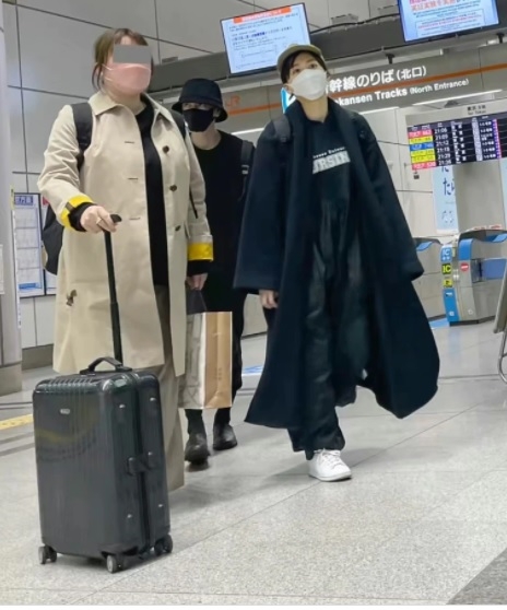 爱火重燃？ 绫濑遥被曝蒙面伴佐藤健赶车