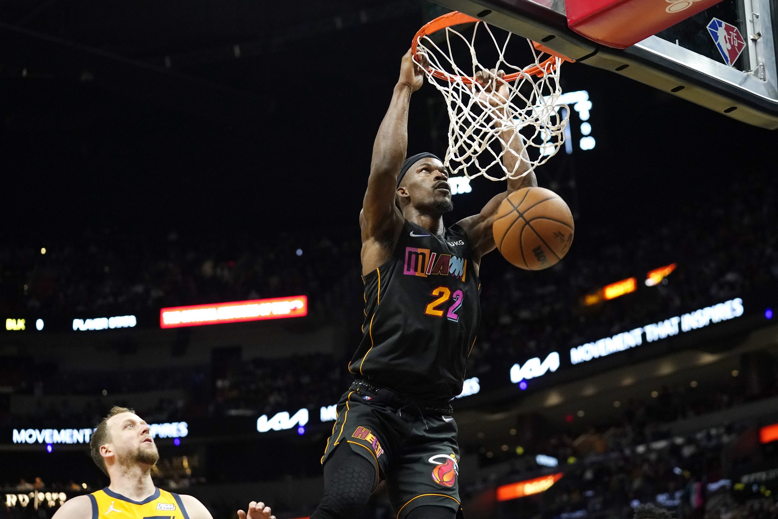 爵士遭火烧吞次败 勇士独居联盟榜首