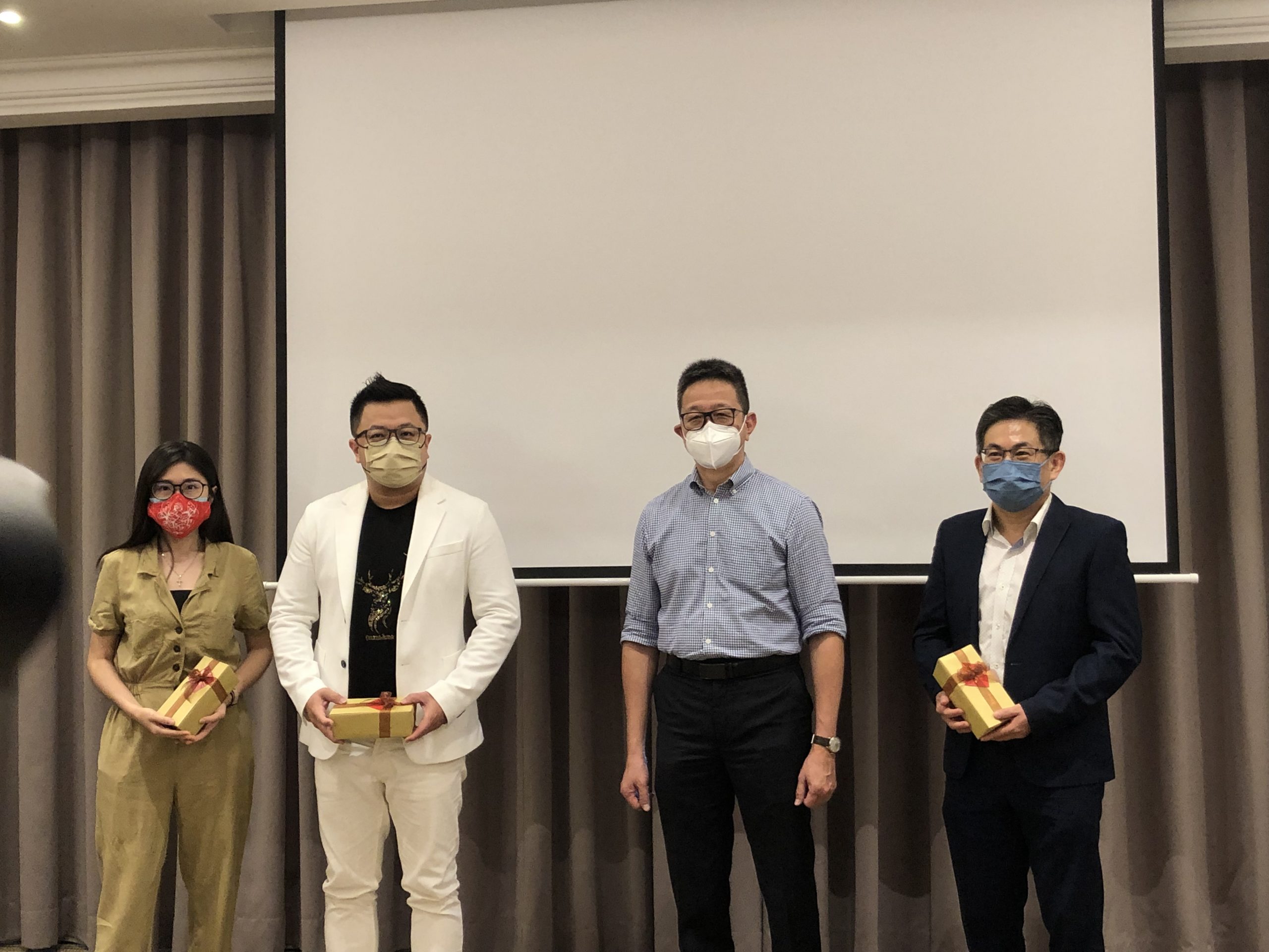 版4头(大都会)“2022年温度小城”短视频制作大赛推介礼