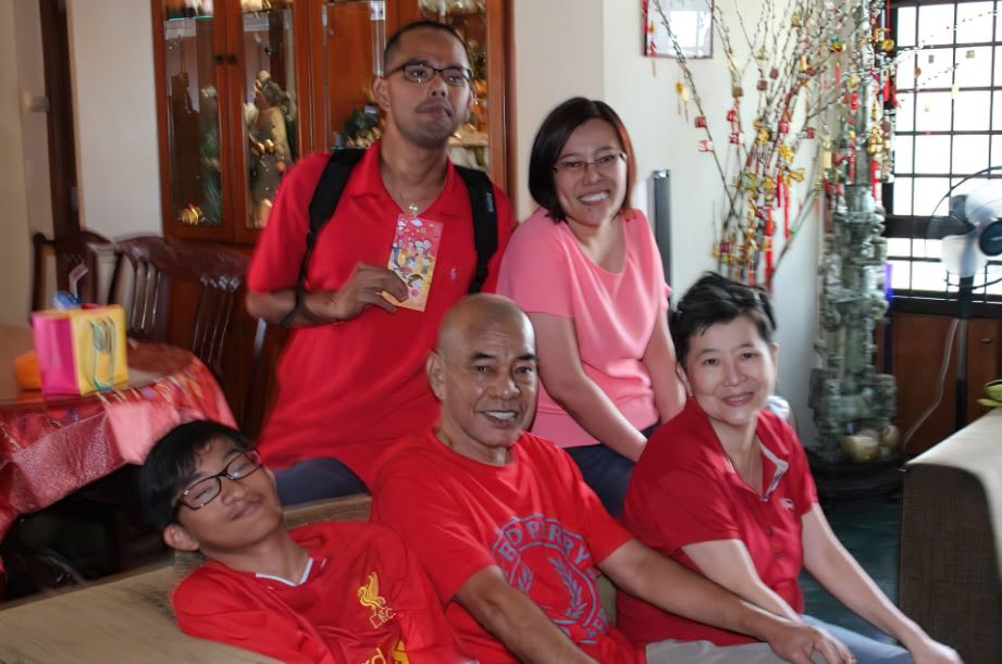 狮城男三岁时因感染而截肢 完成国民服役还获颁奖项