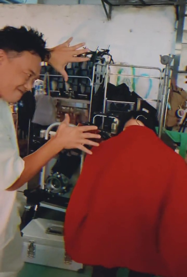 玩漂浮魔术打木人桩 陈奕迅玩转片场