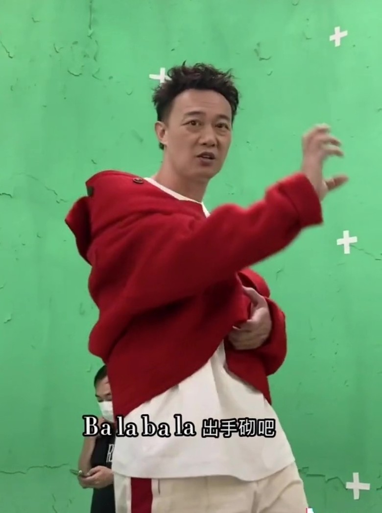 玩漂浮魔术打木人桩 陈奕迅玩转片场