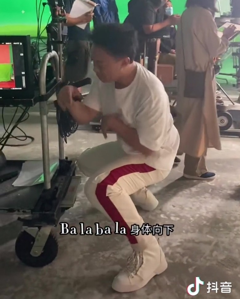 玩漂浮魔术打木人桩 陈奕迅玩转片场