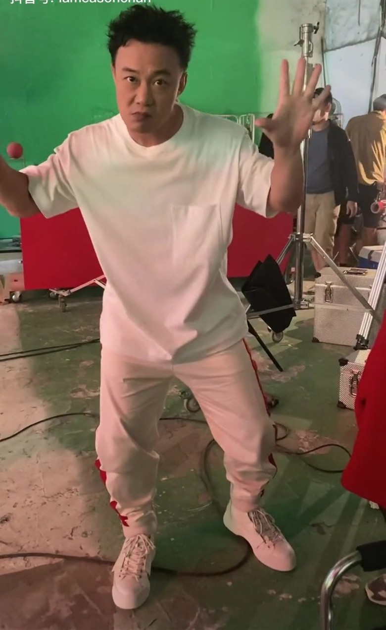 玩漂浮魔术打木人桩 陈奕迅玩转片场