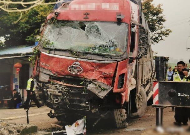疲劳驾驶酿6死3伤　货车司机判囚5年半