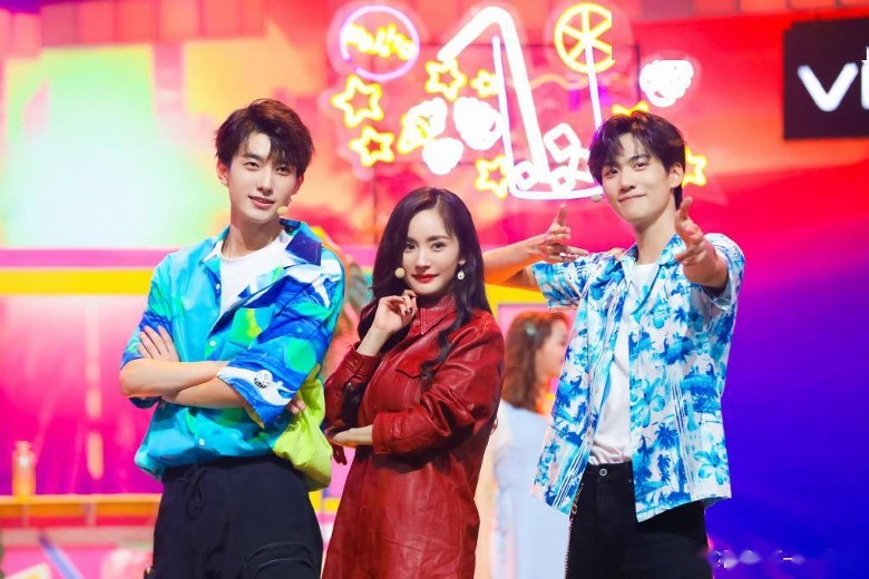 相差16岁！ 杨幂爆恋19岁周柯宇