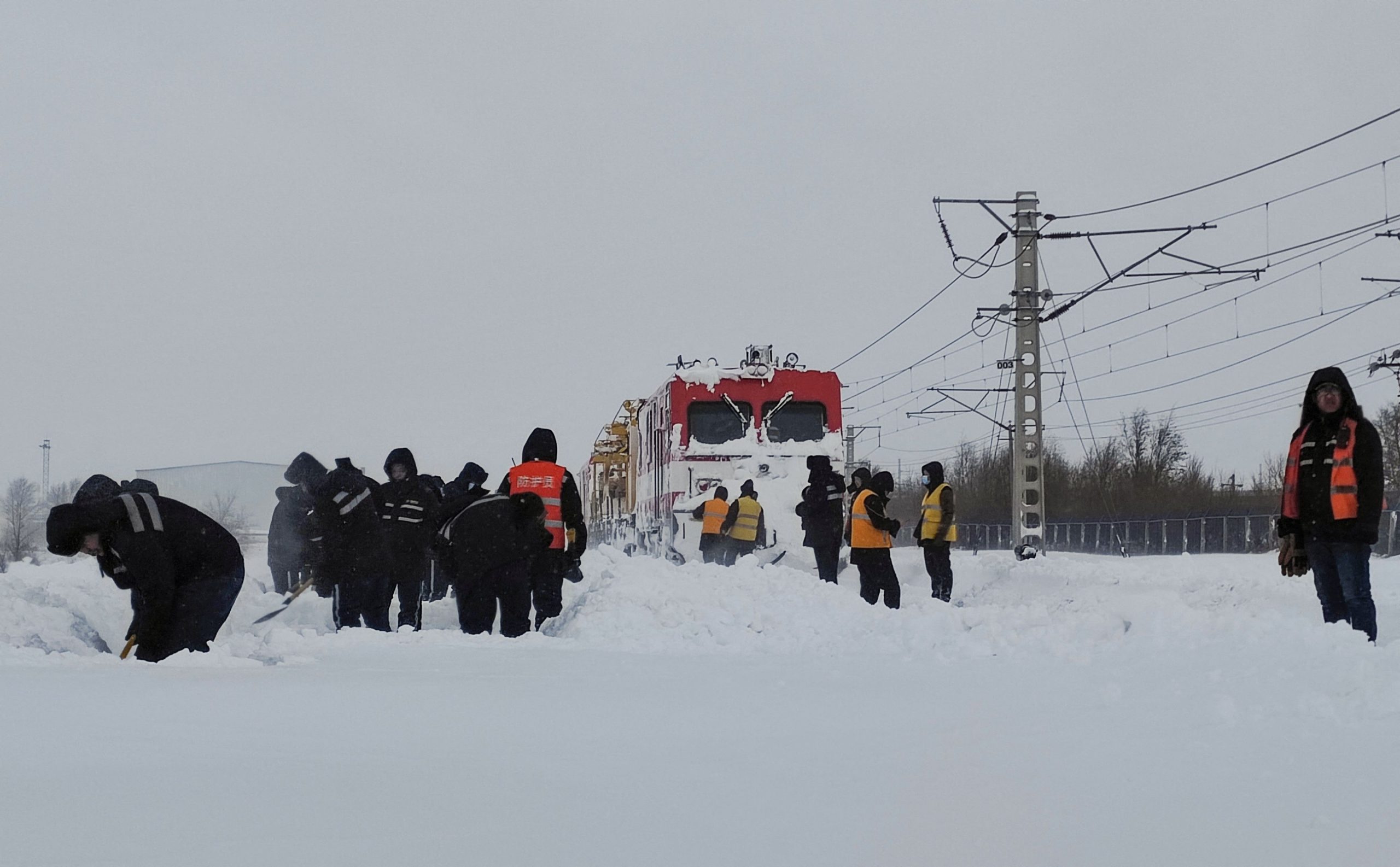 看世界)内蒙古通辽暴雪破70年纪录 民宅一楼遭掩埋