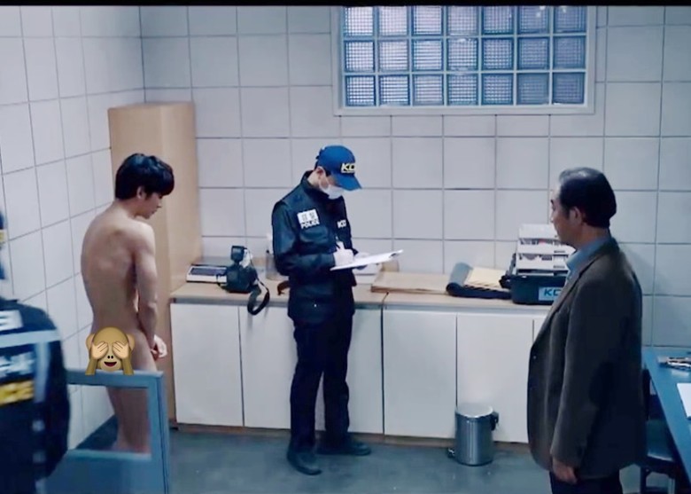 破尺度！ 金秀贤19禁床​爆肌露臀