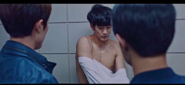 破尺度！ 金秀贤19禁床​爆肌露臀