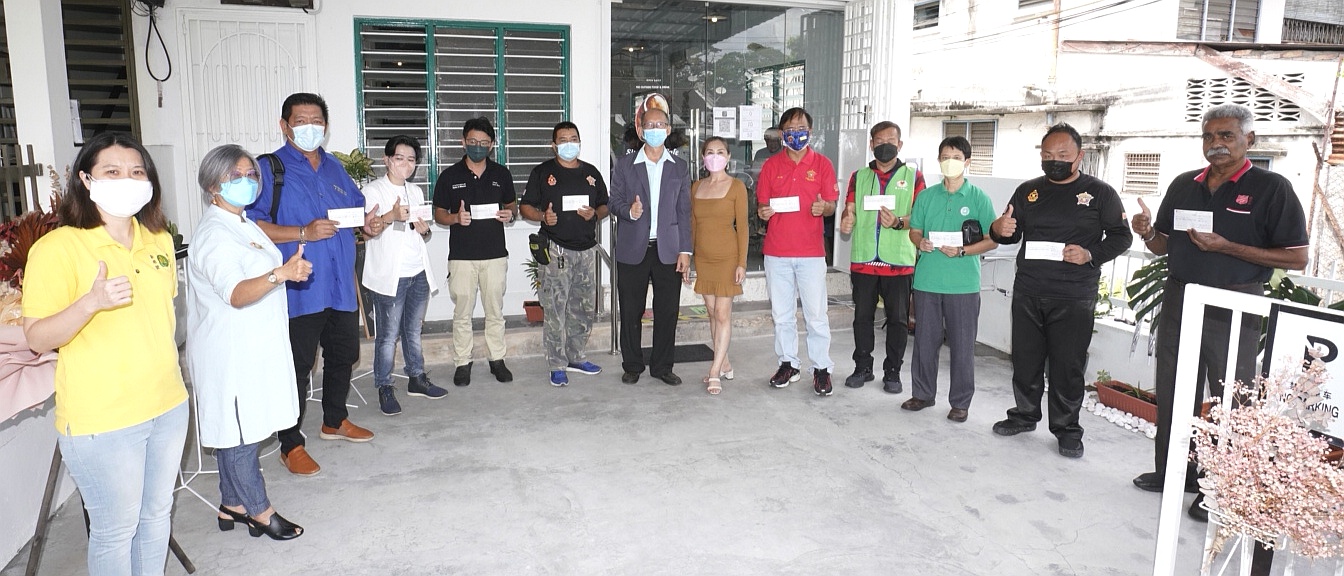 社区动态/64岁生日不忘慈善 崔泽劬捐助5万令吉予20单位