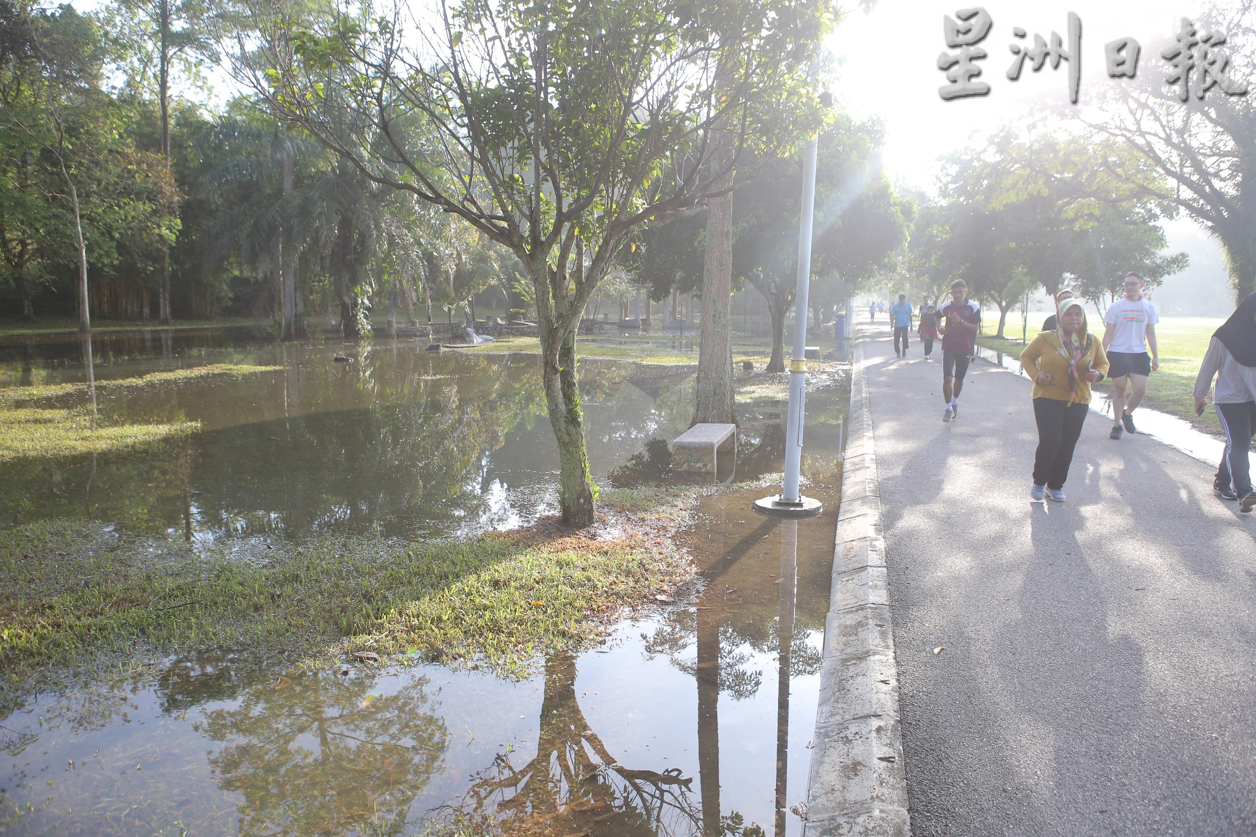 社区动态/怡马球场公园 雨季部分淹水晨运不便