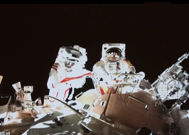 神舟十三号航天员 首次出舱任务圆满成功