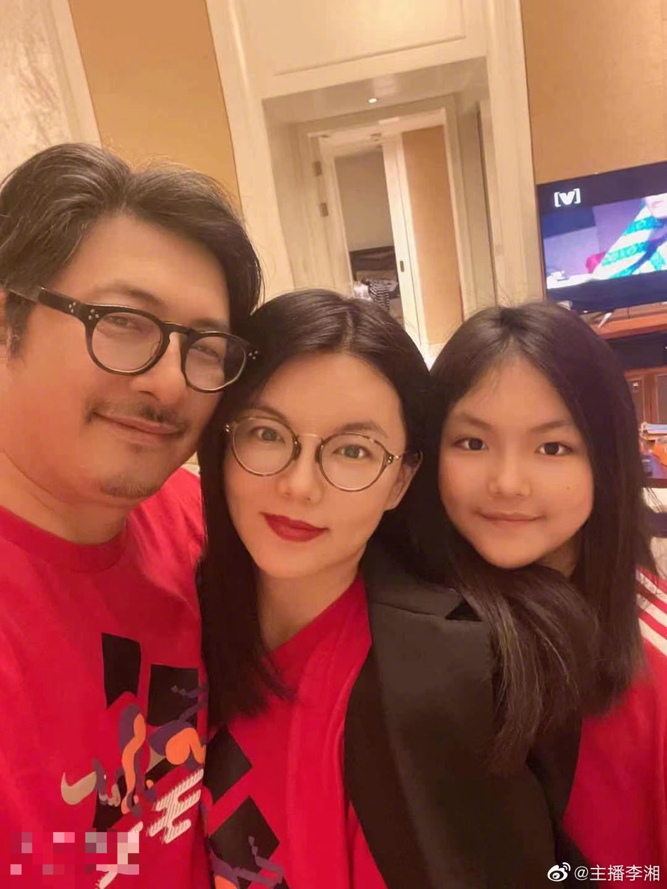 第3度被拍到搂妹进酒店 王岳伦宣布离婚李湘又秒删