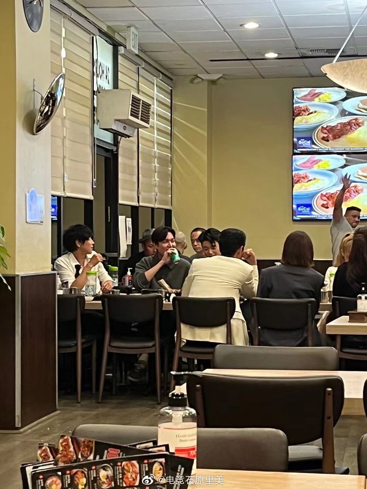 粉丝凌晨偶遇李敏镐 抬头惊见另两位男神