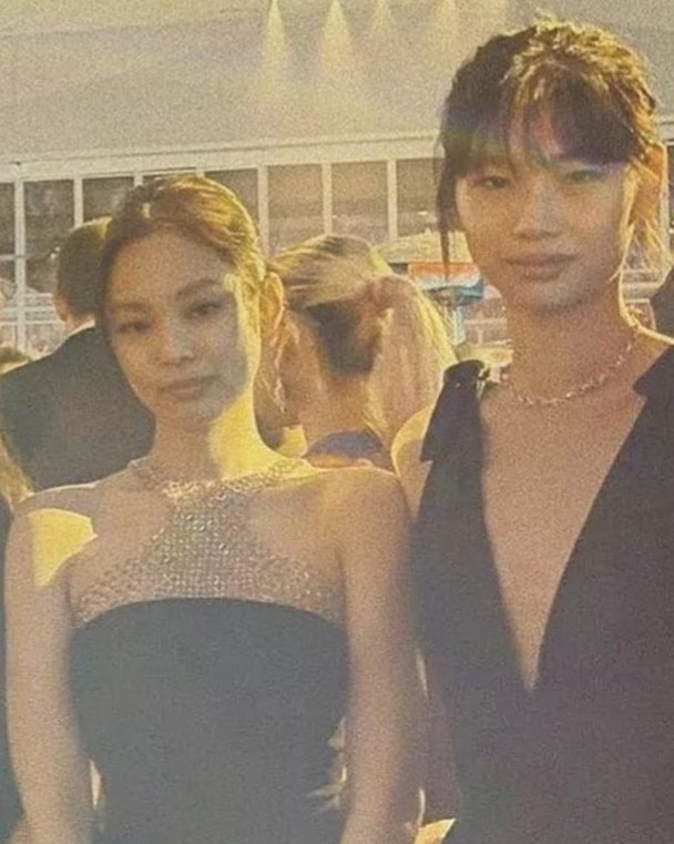 粉丝凌晨偶遇李敏镐 抬头惊见另两位男神