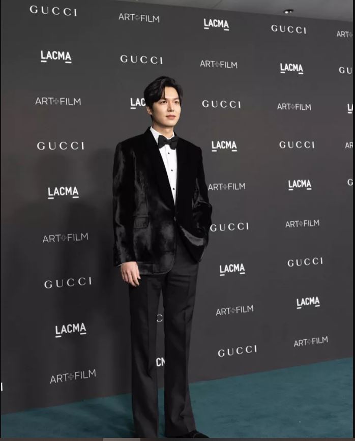 粉丝凌晨偶遇李敏镐 抬头惊见另两位男神