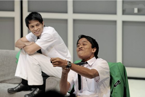 粉墨勾兰/触目惊心的校园黑暗 意想不到的《吹冷气》