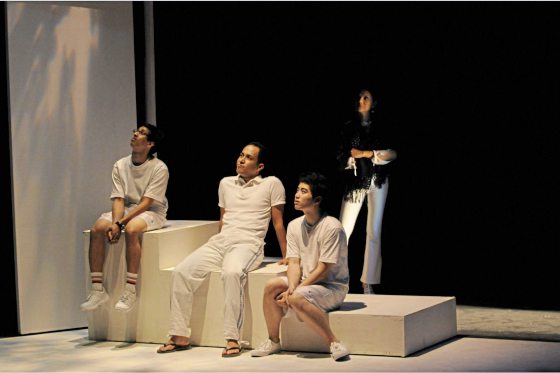 粉墨勾兰/触目惊心的校园黑暗 意想不到的《吹冷气》