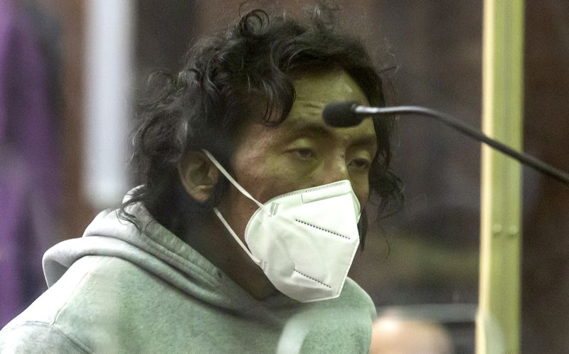 纽约华裔女突被推下地铁轨道 流浪汉抢劫后被逮捕