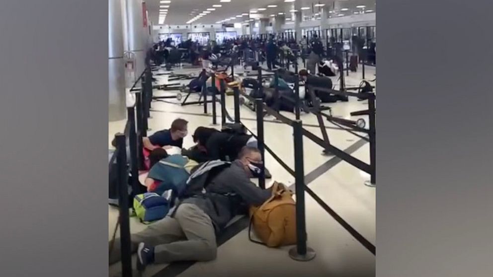 美国亚特兰大机场枪支走火 航班停飞引发恐慌