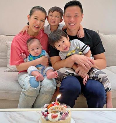 胡杏儿42岁生日 大儿子笑容神复制妈妈