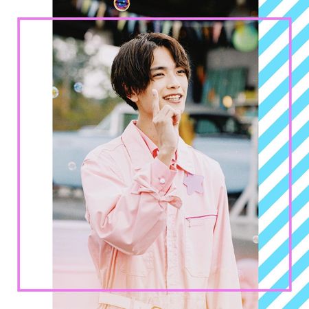 脱光自拍! 21岁杰尼斯偶像开房床照外泄