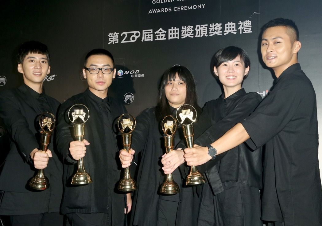 草东鼓手轻生半个月 主唱凌晨沉痛发声